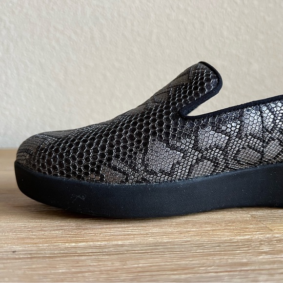 FitFlop Women's Audrey Python Print Smoking Slippers Loafer Flat Size 8 - Picture 9 of 16